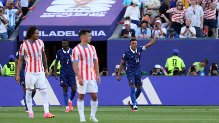 Mondial 2026 : La France bat le Paraguay et affrontera le Maroc en quarts.