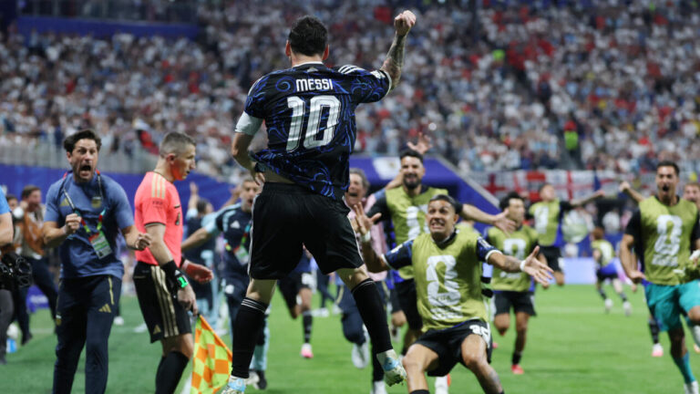L’Argentine élimine l’Angleterre et se qualifie pour la finale de la Coupe du Monde