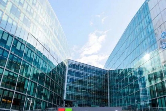 Microsoft et Mistral renforcent leur partenariat dans l’IA pour développer des solutions avancées.
