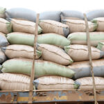 Sénégal : la filière riz appelle l&rsquo;État à agir face à l&rsquo;accumulation des stocks locaux.