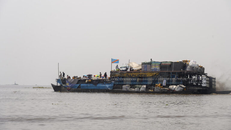 Naufrage d’une baleinière à Ilebo, RDC : au moins 20 morts et 100 disparus.