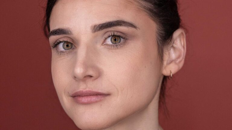 Voix de femmes en Afghanistan : Elise Blanchard explore la vie au sein d’une famille talibane