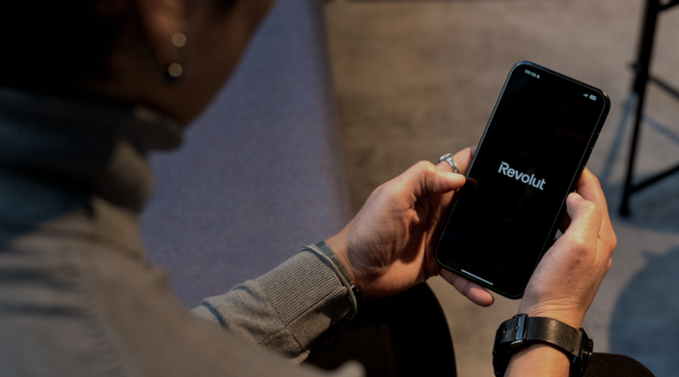Revolut permet aux épargnants d’accéder aux investissements non cotés en Europe.