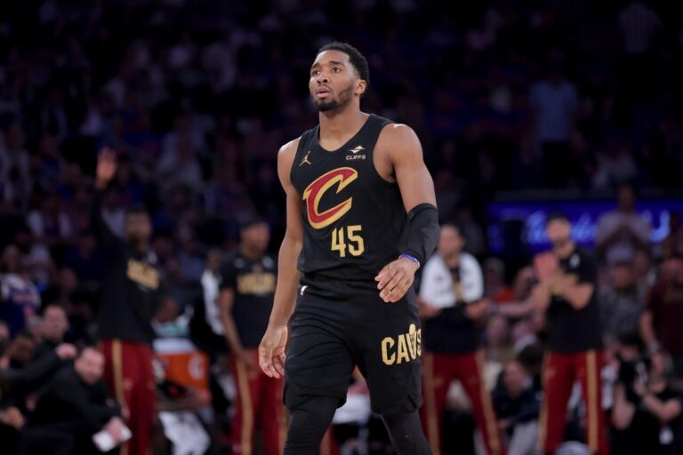 Donovan Mitchell prolonge son contrat avec les Cleveland Cavaliers en NBA.
