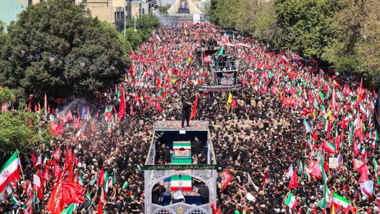 Des millions d’Iraniens se rassemblent à Téhéran pour les funérailles de Khamenei