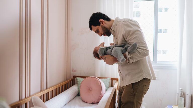 Le congé de naissance en France : un levier pour relancer la natalité ?