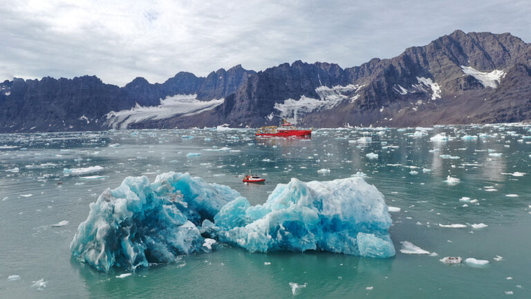 Des robots autonomes cartographient les glaces instables du Groenland.