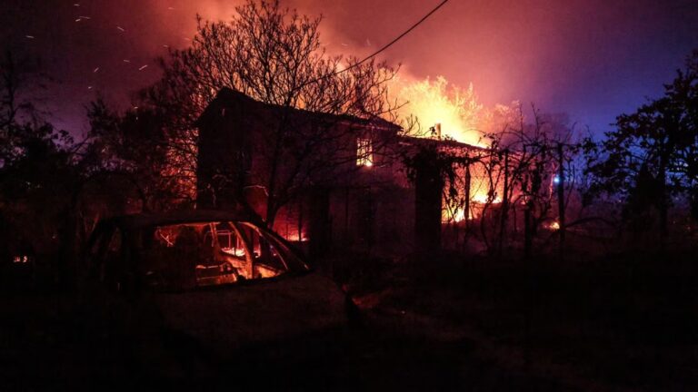Incendie dans le Var : 2 550 hectares ravagés par les flammes, situation préoccupante.