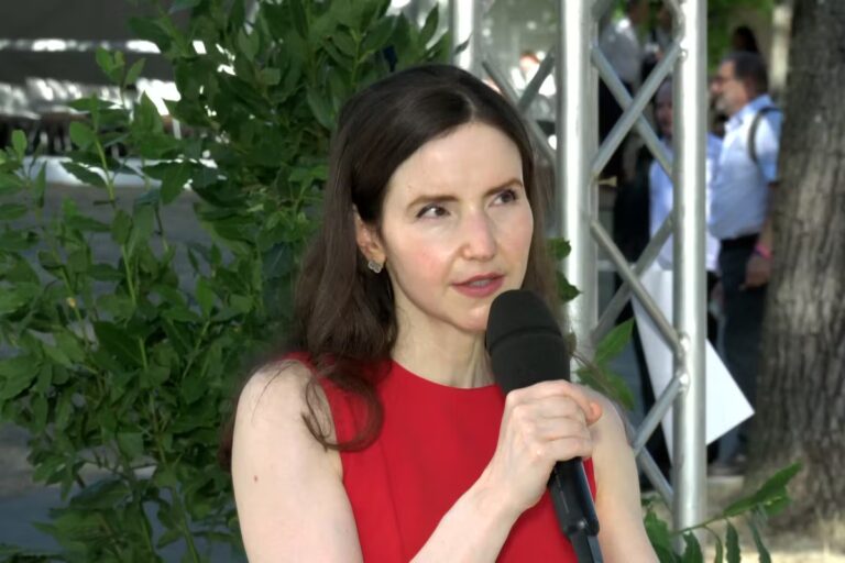 Le renforcement du filet de sécurité social face aux défis posés par l’IA.