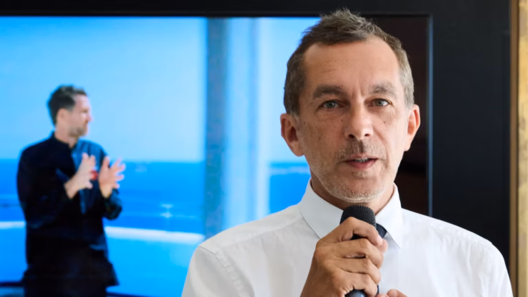 Pierre-Olivier Costa, président du Mucem, suspendu suite à une enquête pour harcèlement.