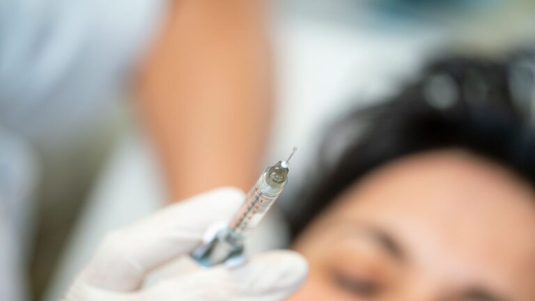 Injection illégale de botox envisagée après la mort d’une femme à Nice dans un institut de beauté.