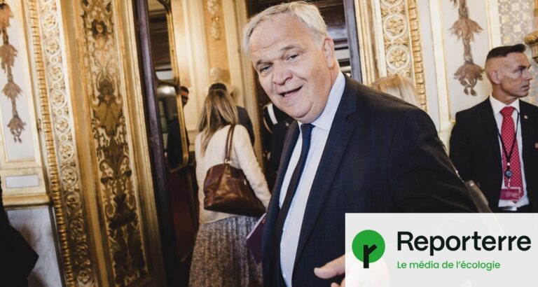 Macron propose un candidat controversé pour le poste de Défenseur des droits en France.
