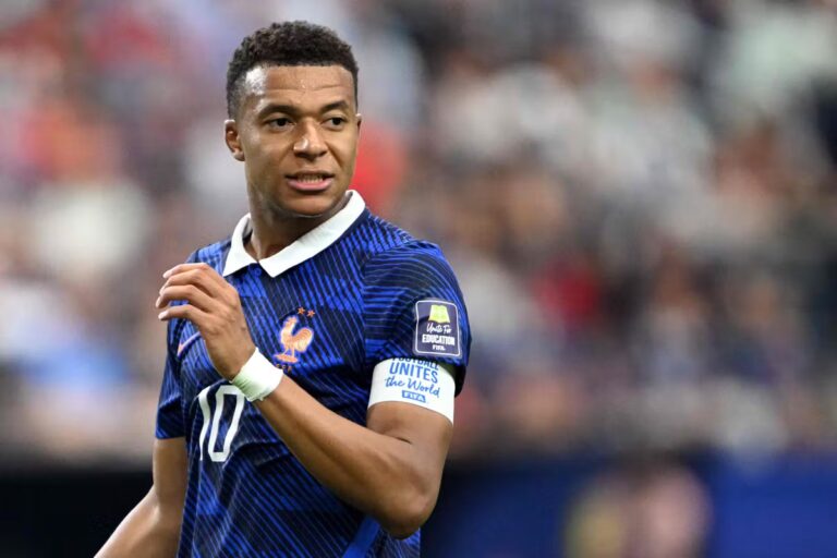 Coupe du Monde : Le modèle multiculturel français remis en question à travers les Bleus.