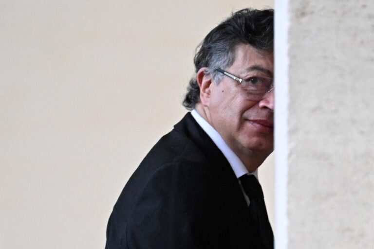 Petro annonce son discours d’adieu, suscitant des interrogations sur la transition politique.
