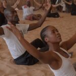Sénégal : une école de danse explore l&rsquo;équilibre des sables et la vitalité culturelle.