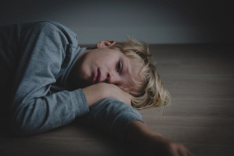 Développement du TSPT-C chez les enfants et adolescents : conséquences sur leur santé mentale.