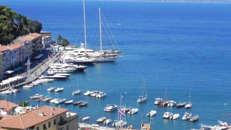 Les prix de l’immobilier à Marseille augmentent de 27%, l’île de Ré enregistre une baisse de 10%