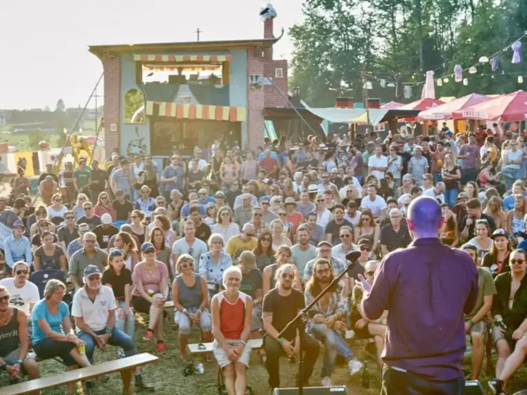 Festivals suisses face à des limites : quelles solutions pour leur pérennité ?
