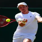 João Fonseca révèle un aspect clé de sa victoire contre Novak Djokovic au tennis.
