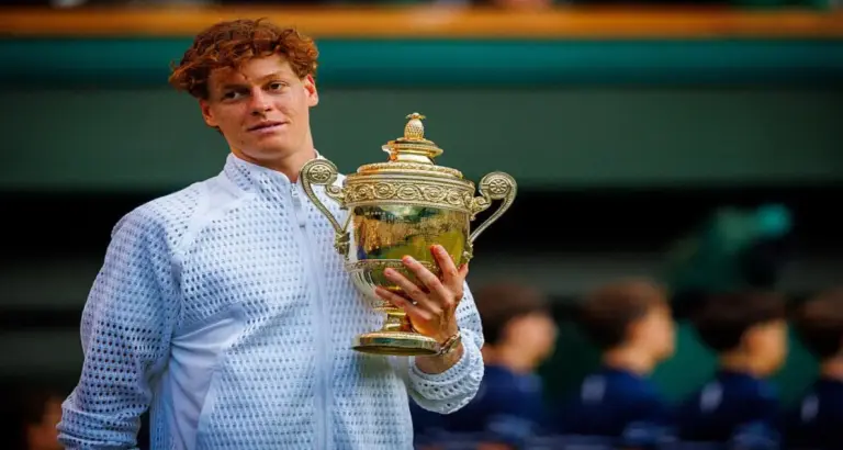 Jannik Sinner confronté à un traumatisme récurrent affectant sa performance au tennis