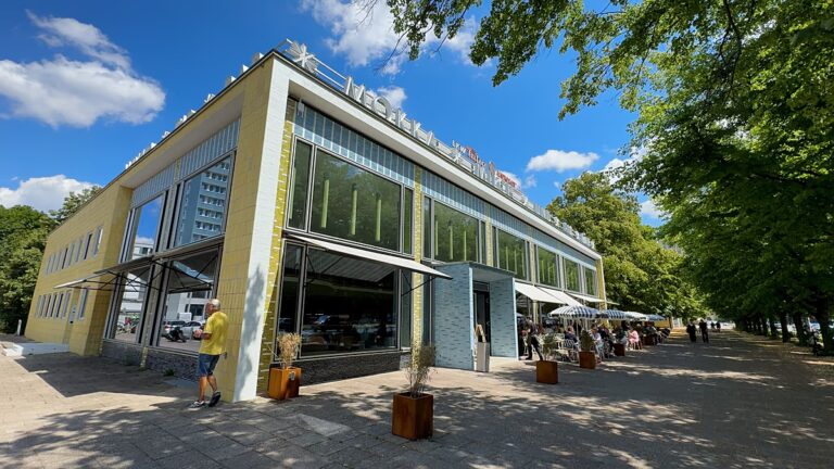 Réouverture du bar à glaces Mokka-Milch à Berlin, symbole de l’ostalgie en Allemagne.