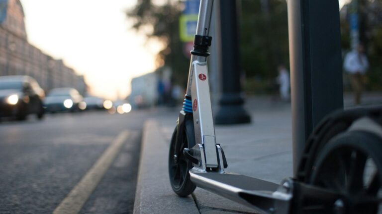 Collision sur la Promenade des Anglais : un pilote de trottinette gravement blessé