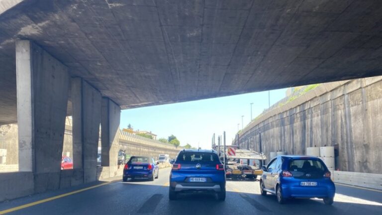 Chassé-croisé estival : les Alpes-Maritimes accueillent un afflux de vacanciers.