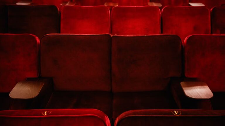 Canal+ conclut un nouvel accord de financement du cinéma après la polémique à Cannes.