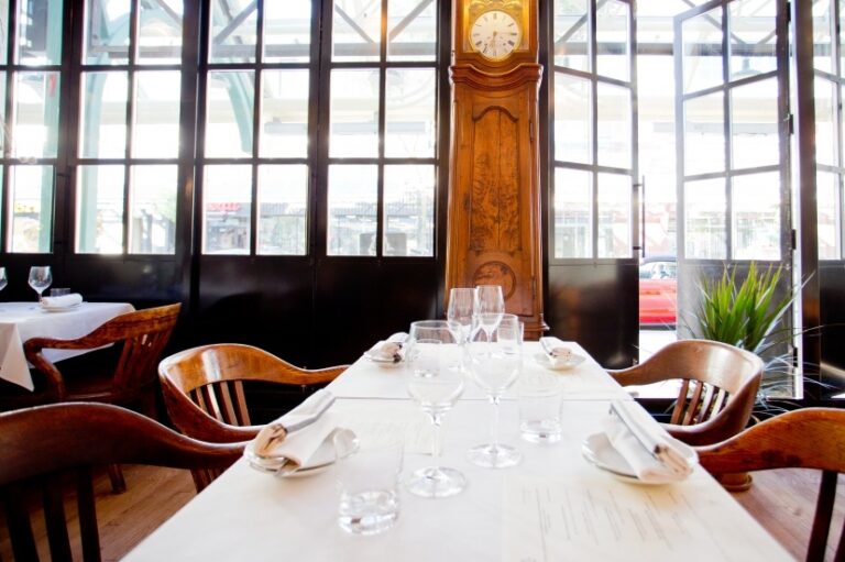 Le gouvernement Fréchette annonce des mesures de soutien pour la restauration gastronomique.