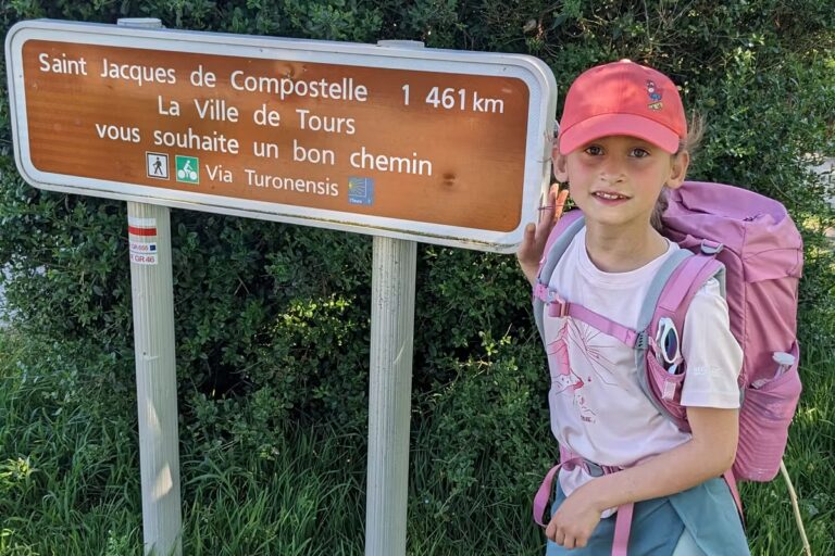 Les chemins de Compostelle accessibles aux enfants dès 8 ans avec des étapes de 12 à 15 km.