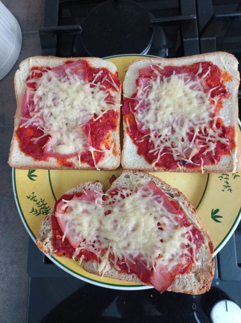 Recette de tartines tomatées au jambon et fromage présentée par Gigi en cuisine