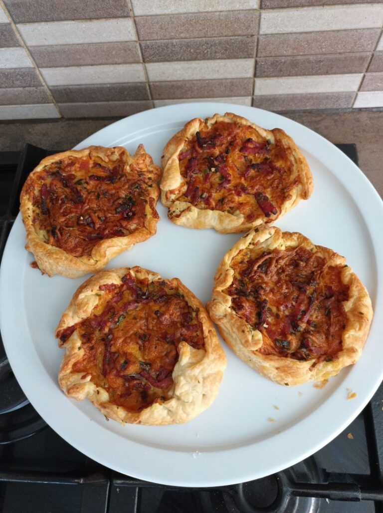 Recette de feuilleté aux lardons et cheddar préparée avec le combi Ninja en cuisine