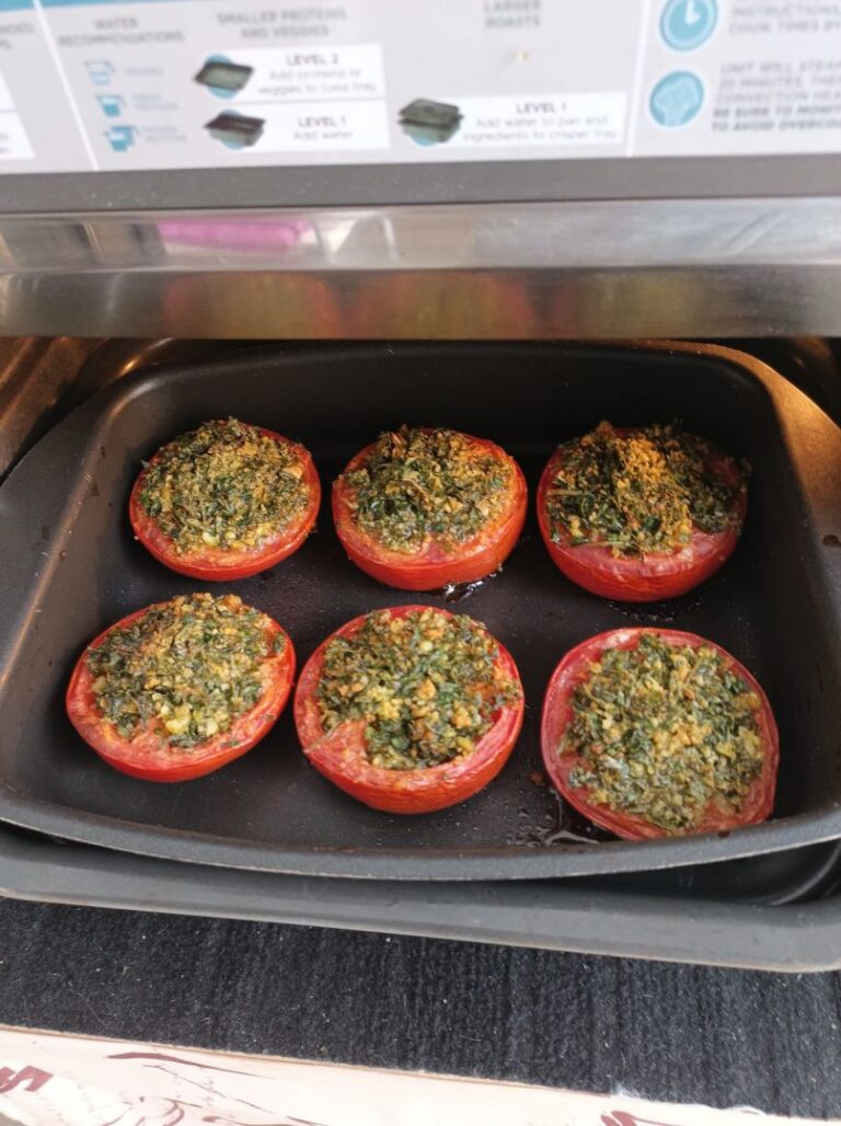 Recette de tomates à la provençale préparée avec le combi Ninja en cuisine.
