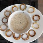 Recette d’anneaux de courgettes à la sauce au yaourt avec le Combi Ninja en cuisine