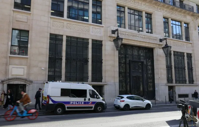 Attentat déjoué contre Bank of America à Paris : une Belge incarcérée après mise en examen.