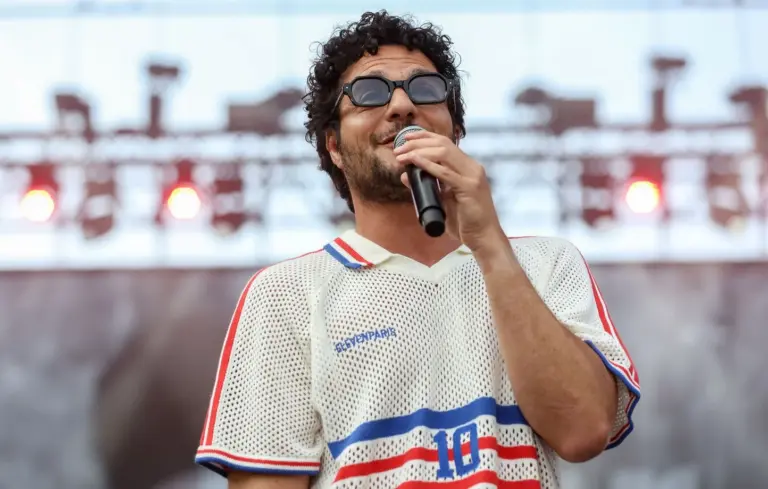 Annulation du concert d’Amir à Marseille, les collectifs propalestiniens se félicitent.
