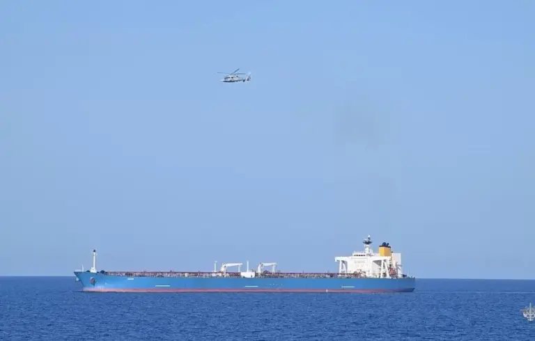 Flotte fantôme russe : un pétrolier à Marseille reprend la mer après un plaider-coupable.