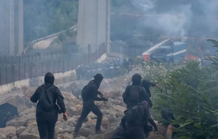 Un million d’euros de dégâts sur la ligne Lyon-Turin après une manifestation violente.