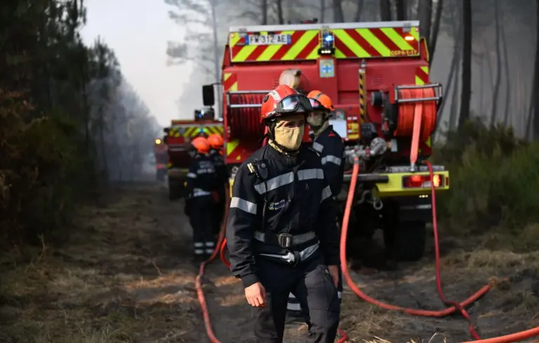 Incendies en Gironde : un retour à la normale envisagé si l’accalmie se maintient.