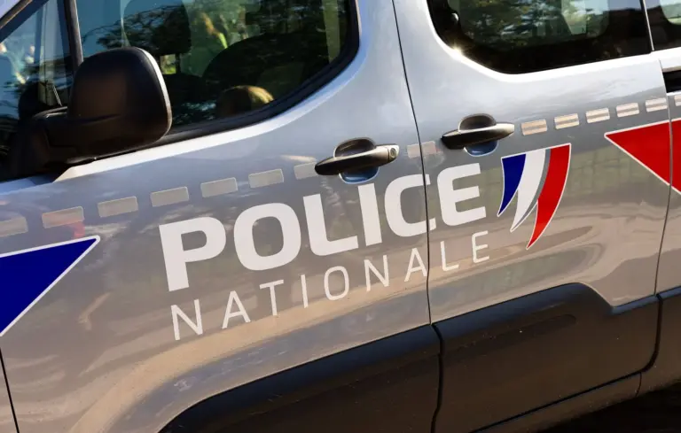 Rennes : un homme déshabille et attache sa compagne avant de la pousser du 4e étage