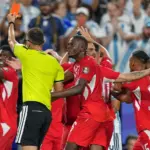 Coupe du Monde : l&rsquo;Argentine qualifiée, l&rsquo;arbitrage au cœur des débats.