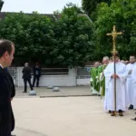 Terrorisme : La France honore la mémoire du père Hamel après son assassinat.