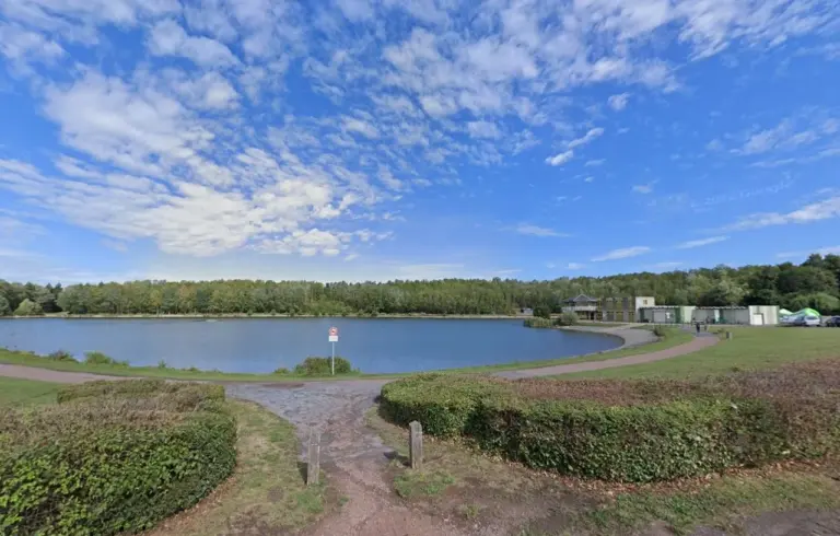 Pas-de-Calais : un homme se noie dans un lac à dix mètres du rivage devant des témoins.