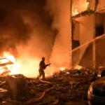 Frappes russes à Kiev et en région : au moins dix morts, riposte ukrainienne en Crimée