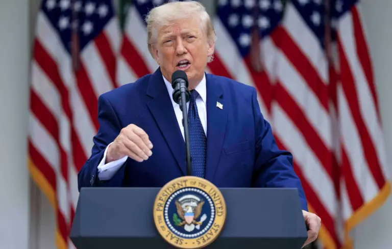 Trump évoque le communisme pour mobiliser les électeurs avant les midterms aux États-Unis.