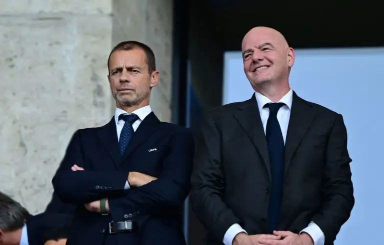 Gianni Infantino sous pression alors que des oppositions émergent à sa réélection à la FIFA.