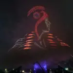 Feux d’artifice annulés : Les spectacles de drones émergent en France pour les festivités.