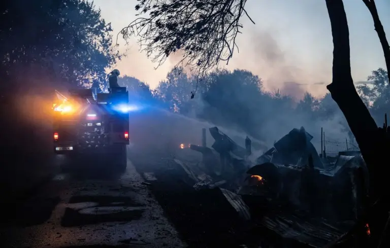 Un incendie maîtrisé ravage une partie d’un bidonville à Nantes