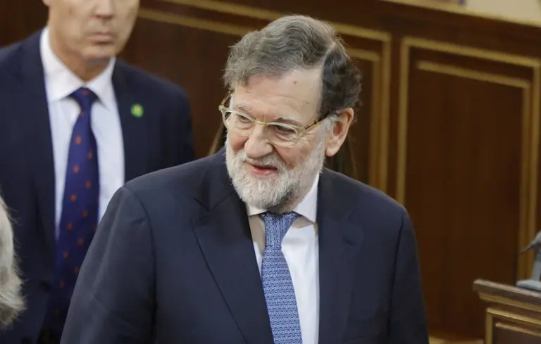 France-Espagne : Le Premier ministre critique les déclarations xénophobes de son prédécesseur.