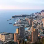 Explosion à Monaco : Russes et Ukrainiens cohabitent dans un contexte de tensions géopolitiques.